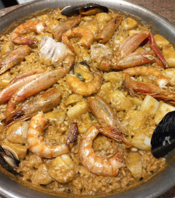 Paella de marisco. Precio por persona min. 2 personas