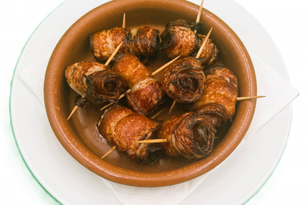 Tapa de dátiles con bacon