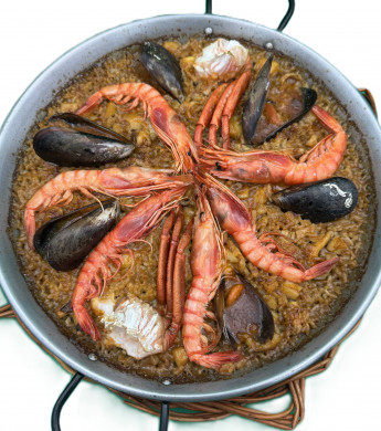 Paella de marisco. Precio por persona min. 2 personas