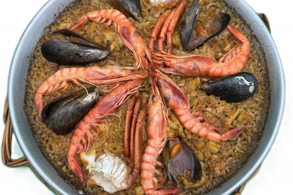Paella de marisco. Precio por persona min. 2 personas