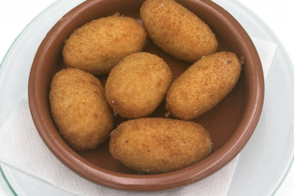 Tapa de croquetas caseras de pollo